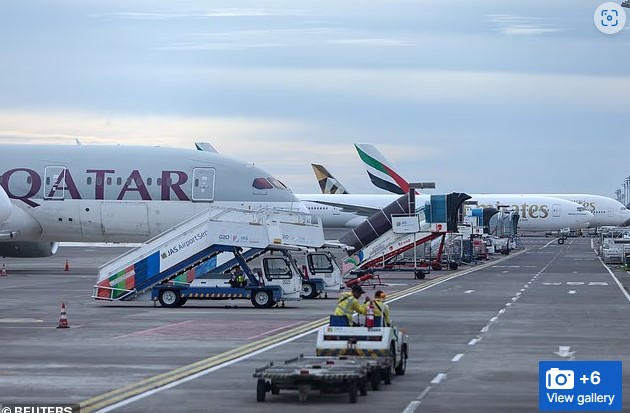 Australians warned NOT to cancel their flights to the Middle East despite travel chaos as Iran conflict spreads